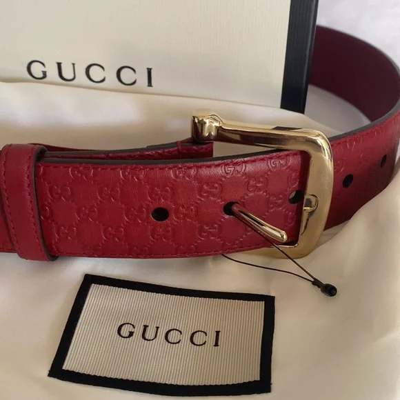 “NEW” Gucci Belt, color is a beautiful rose/burgundy.